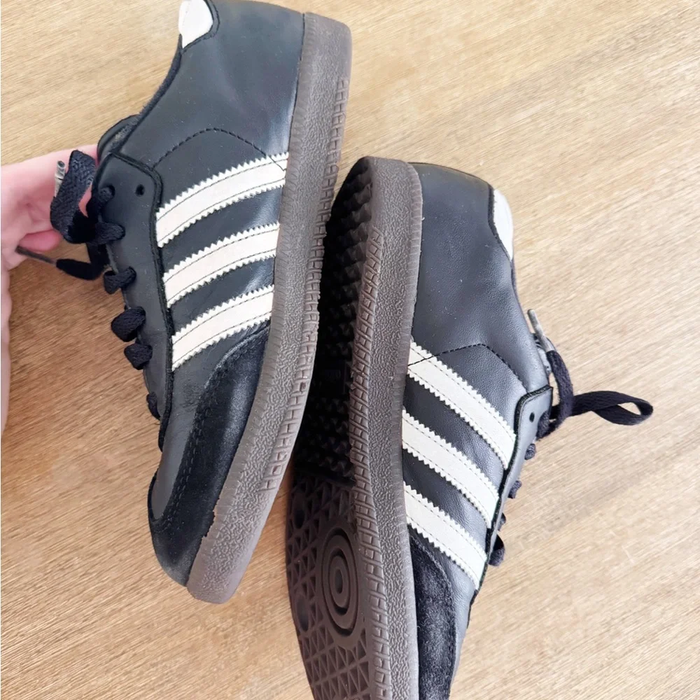 Adidas Samba Black & White Classic Sneakers 4.5 Youth - Picture 4 of 8